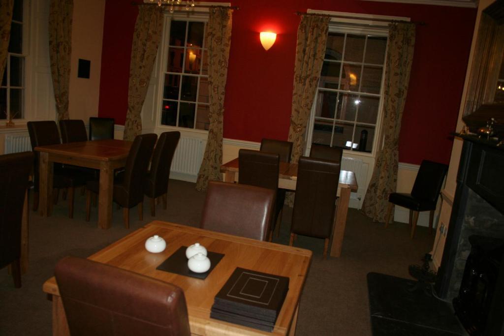 The Trewythen Hotel Llanidloes Buitenkant foto