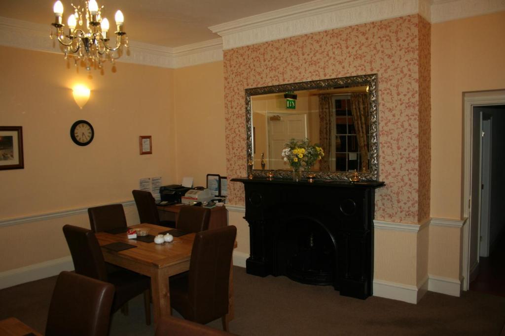 The Trewythen Hotel Llanidloes Buitenkant foto